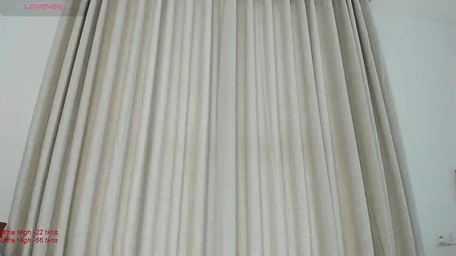 Snapshot of yumisunn chatting on 01.11.25 yumisunn online show from 01.11.25