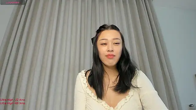 Snapshot of yumisunn chatting on 01.14.25 yumisunn online show from 01.14.25