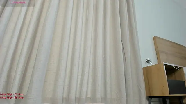 Snapshot of yumisunn chatting on 02.04.25 yumisunn online show from 02.04.25