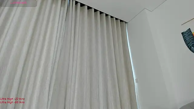 Snapshot of yumisunn chatting on 02.19.25 yumisunn online show from 02.19.25