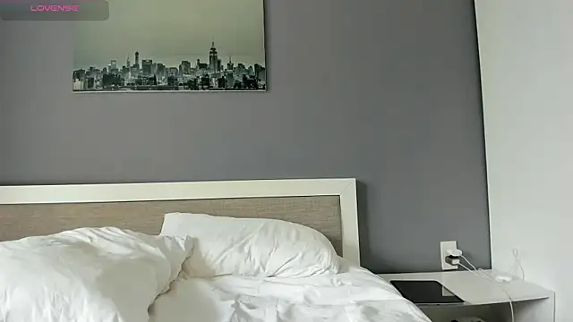 Snapshot of yumisunn chatting on 10.29.25 yumisunn online show from 10.29.25