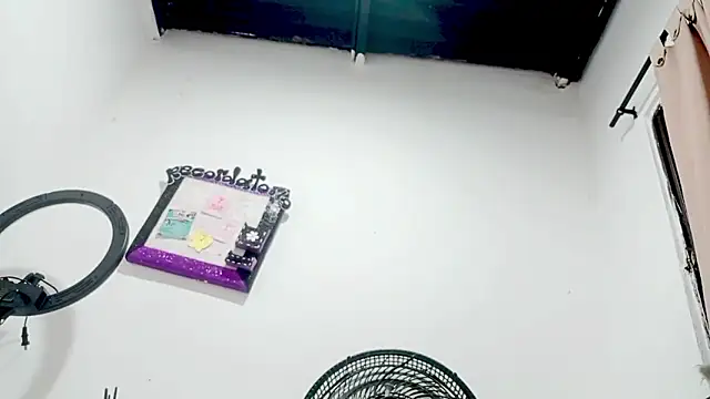 PetiteIvoryQueen19 online show from 03.18.25