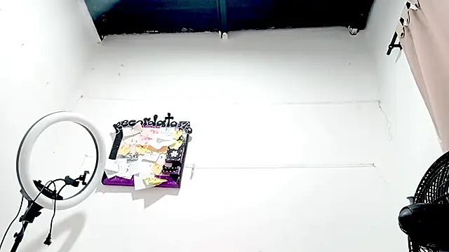 PetiteIvoryQueen19 online show from 09.13.25