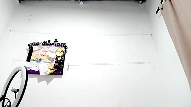 PetiteIvoryQueen19 online show from 09.19.25