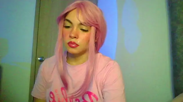 Snapshot of Kiri_Cutee chatting on 10.16.25 Kiri Cutee online show from 10.16.25
