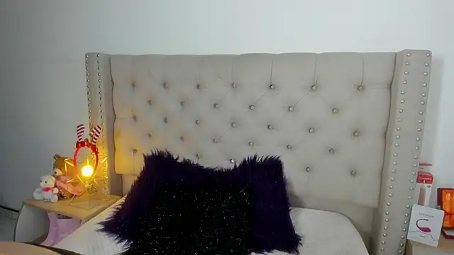 AngeleRoux online show from 12.30.24