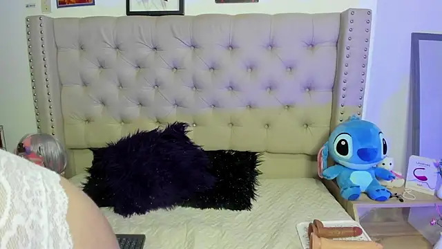 AngeleRoux online show from 02.08.25