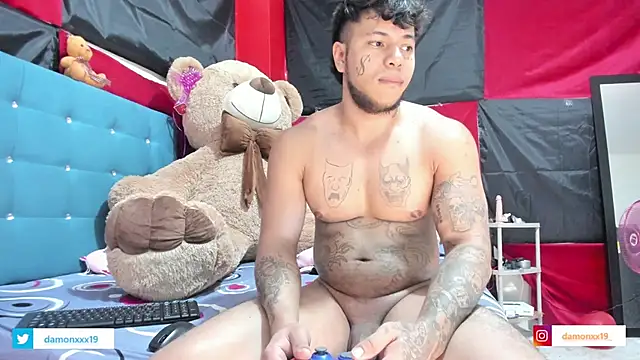 Snapshot of daamonxxx19 chatting on 03.10.25 daamonxxx19 online show from 03.10.25