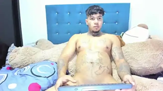 Snapshot of daamonxxx19 chatting on 11.26.25 daamonxxx19 online show from 11.26.25