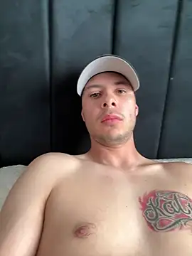 Snapshot of themouate chatting on 06.04.26 themouate online show from 06.04.26