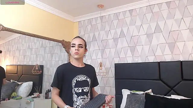 JustinePerry online show from 02.19.25