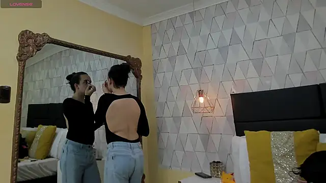 JustinePerry online show from 10.18.25