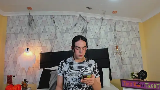 JustinePerry online show from 10.22.25