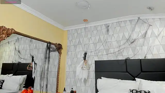 JustinePerry online show from 11.03.25