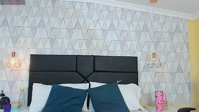 JustinePerry online show from 12.20.25