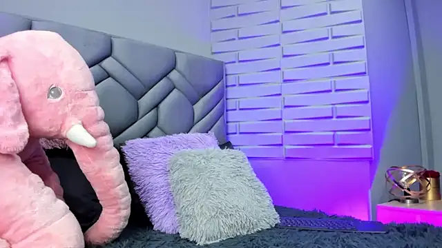 Snapshot of BriannaHarps chatting on 02.19.25 BriannaHarps online show from 02.19.25