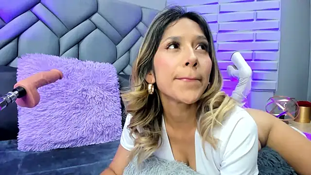 Snapshot of BriannaHarps chatting on 02.25.25 BriannaHarps online show from 02.25.25