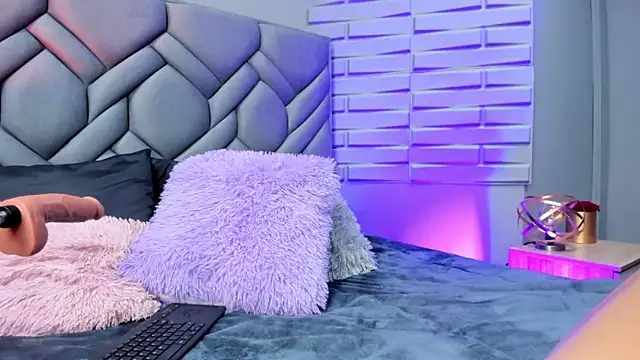 Snapshot of BriannaHarps chatting on 03.01.25 BriannaHarps online show from 03.01.25