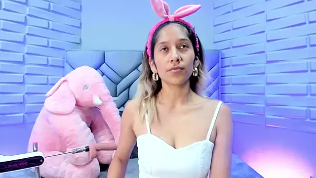 Snapshot of BriannaHarps chatting on 03.03.25 BriannaHarps online show from 03.03.25