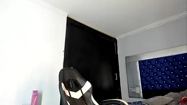 Snapshot of La_Perversa69 chatting on 09.30.25 La Perversa69 online show from 09.30.25