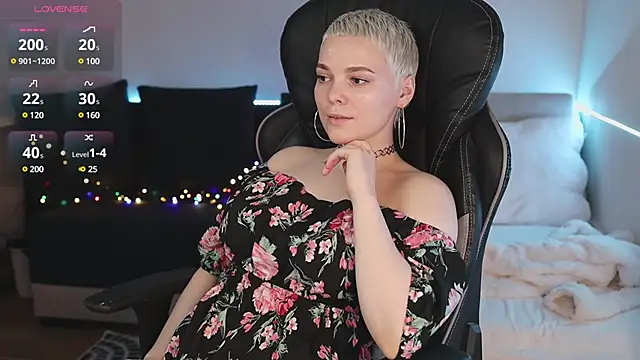 LikaBerry1 online show from 02.04.25