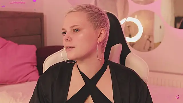 LikaBerry1 online show from 02.19.26