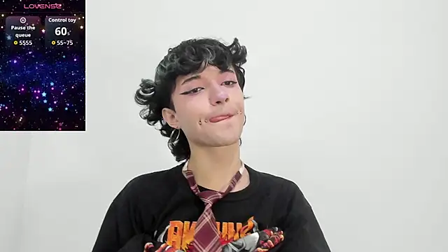 Snapshot of Bloody_lamb chatting on 09.18.25 Bloody lamb online show from 09.18.25