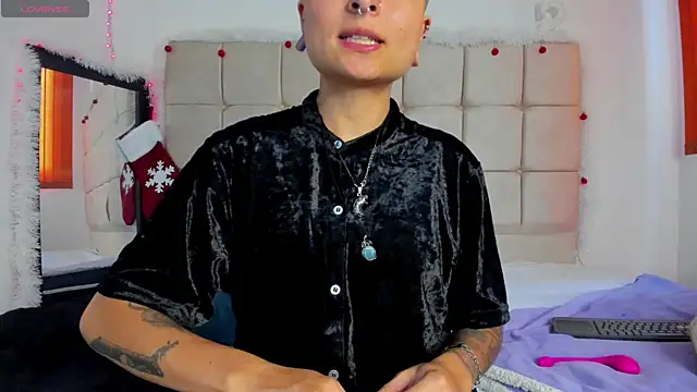 ZuryRamirez  online show from 12.19.24