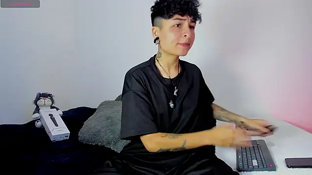 ZuryRamirez  online show from 12.25.24