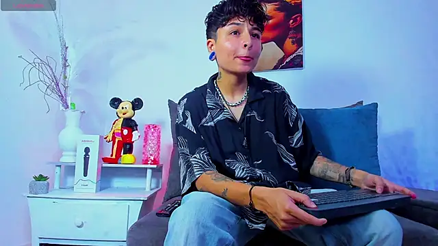 ZuryRamirez  online show from 01.18.25