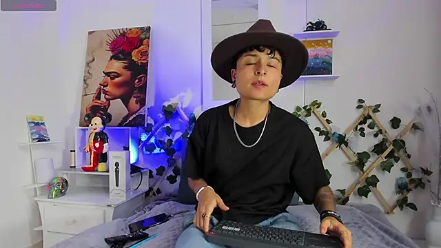 ZuryRamirez  online show from 02.23.25