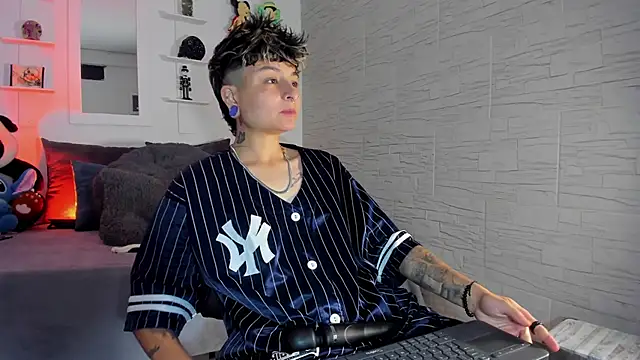 ZuryRamirez  online show from 10.22.25