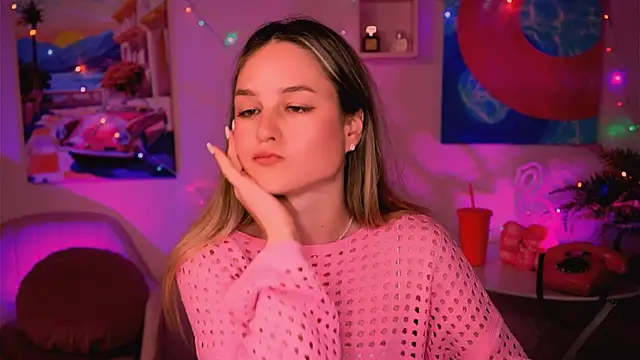 Snapshot of DeboraLarson chatting on 01.02.25 DeboraLarson online show from 01.02.25