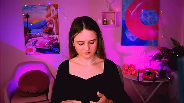 Snapshot of DeboraLarson chatting on 01.06.25 DeboraLarson online show from 01.06.25