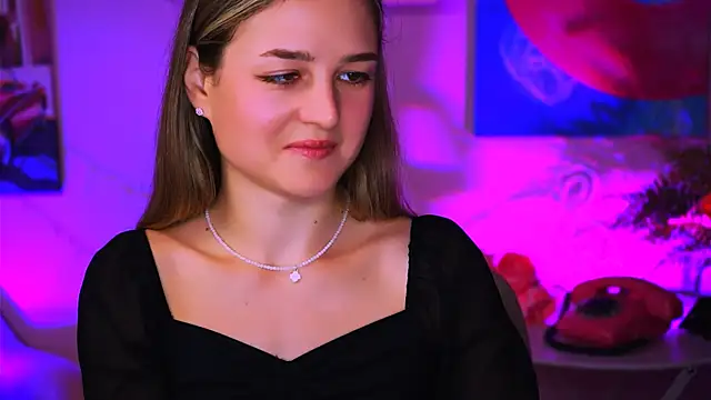 Snapshot of DeboraLarson chatting on 01.13.25 DeboraLarson online show from 01.13.25