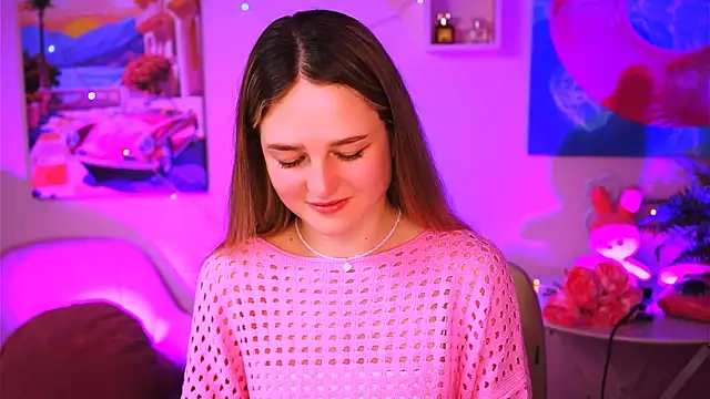 Snapshot of DeboraLarson chatting on 01.28.25 DeboraLarson online show from 01.28.25