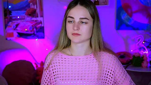 Snapshot of DeboraLarson chatting on 02.15.25 DeboraLarson online show from 02.15.25