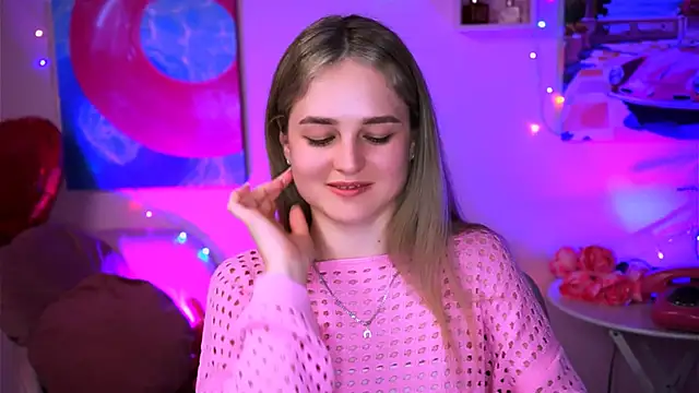 Snapshot of DeboraLarson chatting on 03.05.25 DeboraLarson online show from 03.05.25