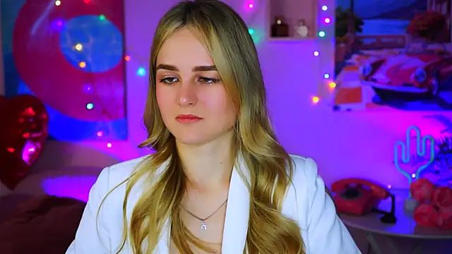 Snapshot of DeboraLarson chatting on 03.16.25 DeboraLarson online show from 03.16.25