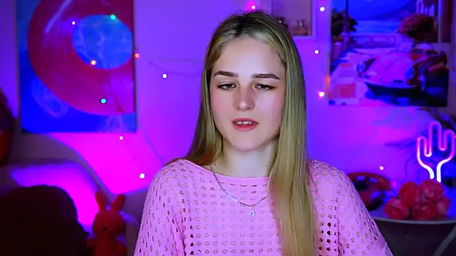 Snapshot of DeboraLarson chatting on 03.21.25 DeboraLarson online show from 03.21.25