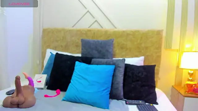 ashley  foxx  online show from 11.19.25