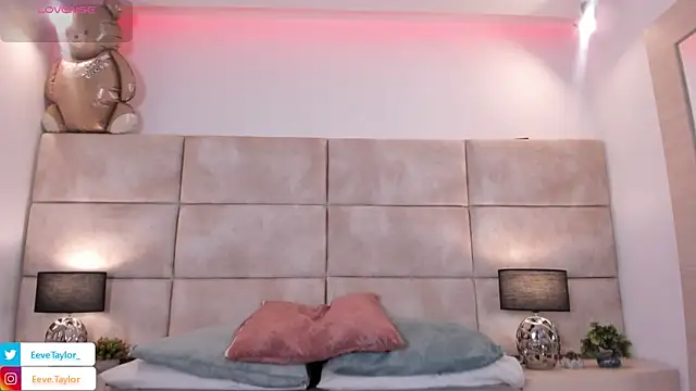 Eevee Taylor online show from 11.25.25