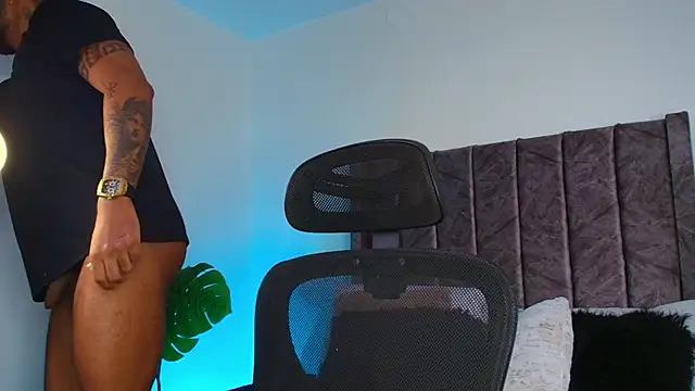 LiamGarcia1 online show from 10.11.25