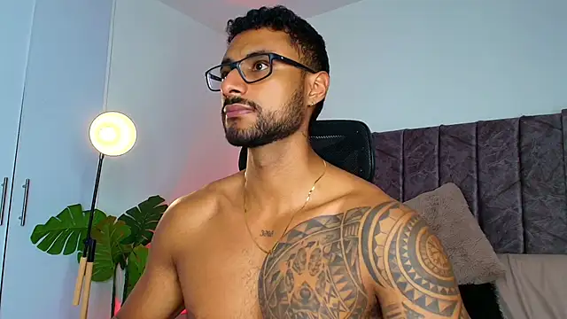 LiamGarcia1 online show from 11.11.25