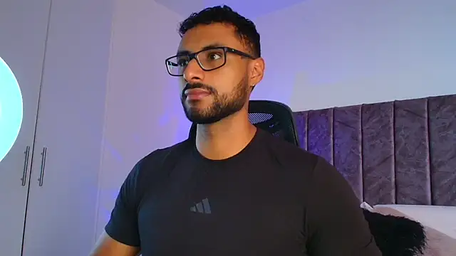 LiamGarcia1 online show from 11.28.25