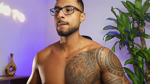 LiamGarcia1 online show from 12.17.25