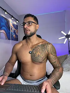 Snapshot of LiamGarcia1 chatting on 05.19.26 LiamGarcia1 online show from 05.19.26