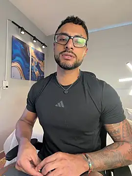 Snapshot of LiamGarcia1 chatting on 05.23.26 LiamGarcia1 online show from 05.23.26