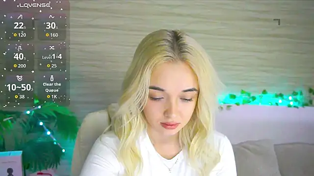 Snapshot of Ashley_S chatting on 10.19.25 Ashley S online show from 10.19.25