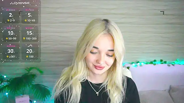 Snapshot of Ashley_S chatting on 10.27.25 Ashley S online show from 10.27.25